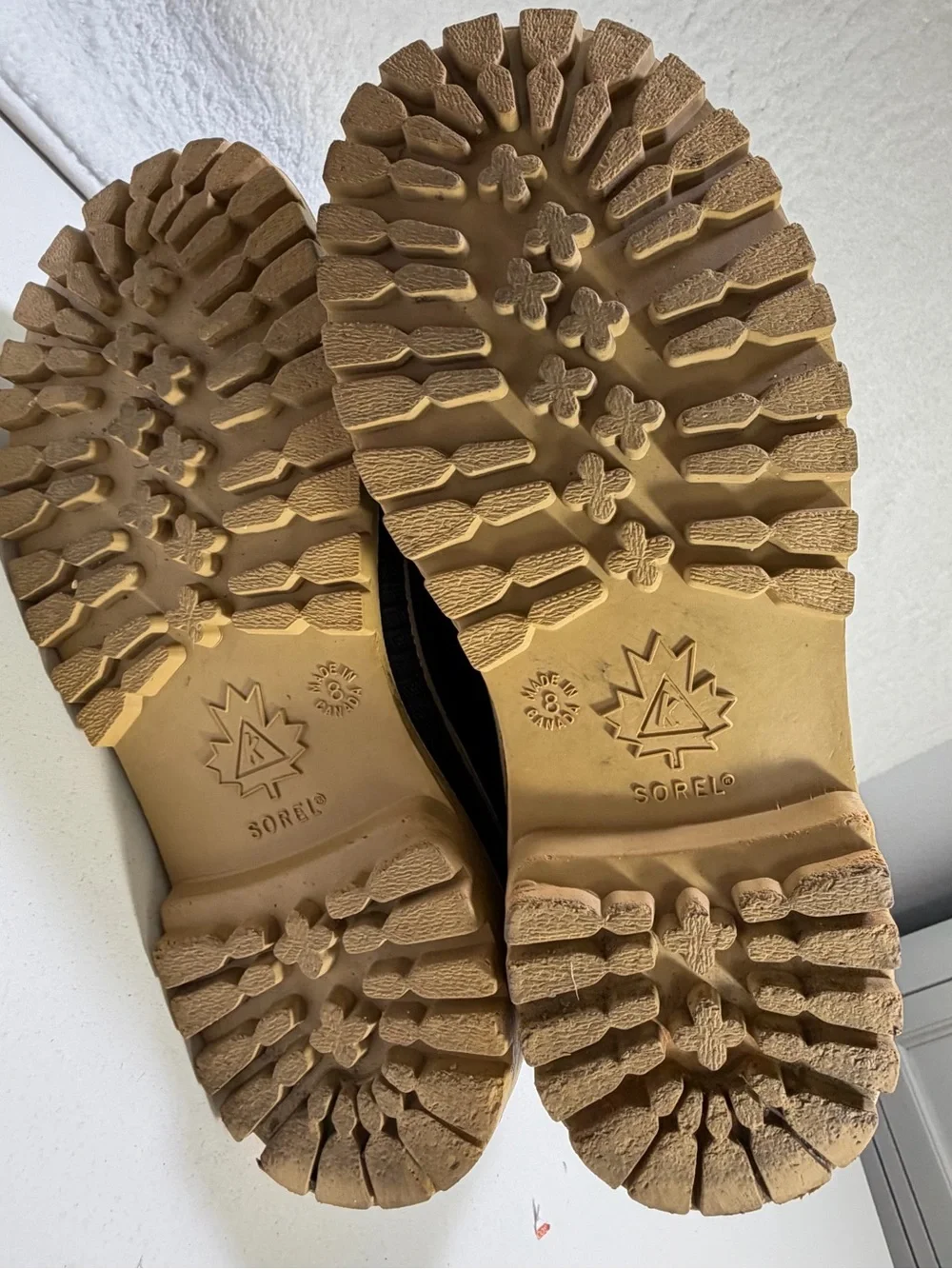 Sorel Caribou Boots Made in Canada Leather Snow Boots Tan and Black Men Size 8